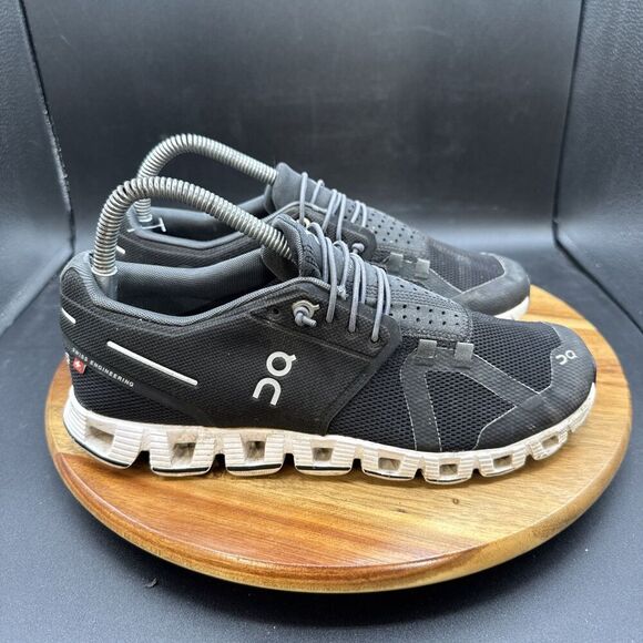 On Cloud 5 Womens Size 8 Black White Athletic Running Shoes Swiss Engineering - Picture 3 of 8